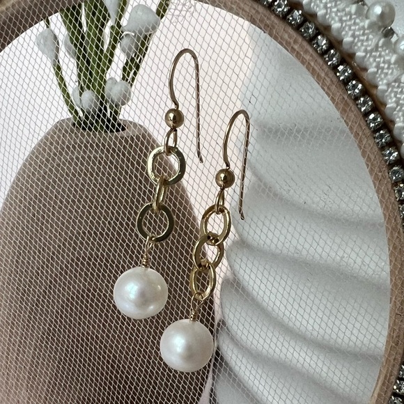 WHITE Freshwater Cultured Pearls and Gold Chain Earrings - Picture 5 of 12